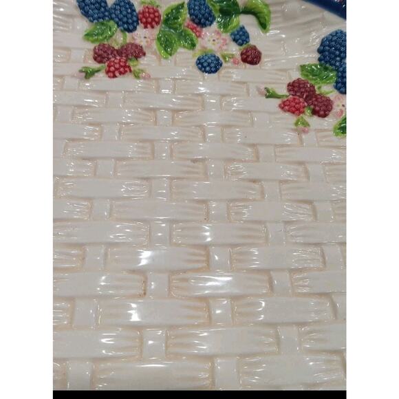 Temp Tations Figural fruit Mixed Berries Platter Tray Large Handles Basket Weave - Picture 4 of 8